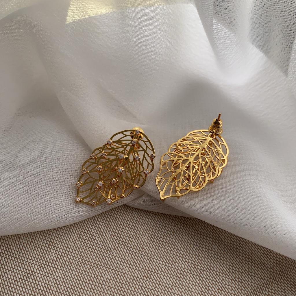 French Retro Niche Unique Design Earrings, Two Leaves Overlapping Zircon Dotted Earrings, Fashionable Commuter Women