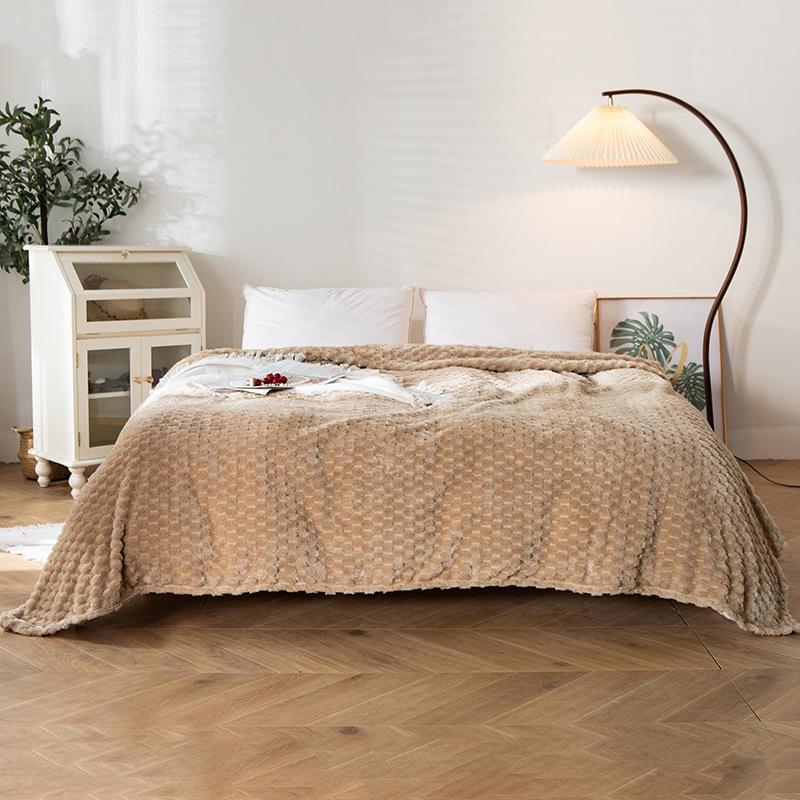 Golden Velvet Flannel Blanket - Suitable for Office, Sofa, Baby, and Gifts