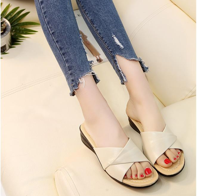 2024 Summer Flat Mom's Shoes Elderly Slippers Women's Cool Slippers External Wearing Slippers for Females