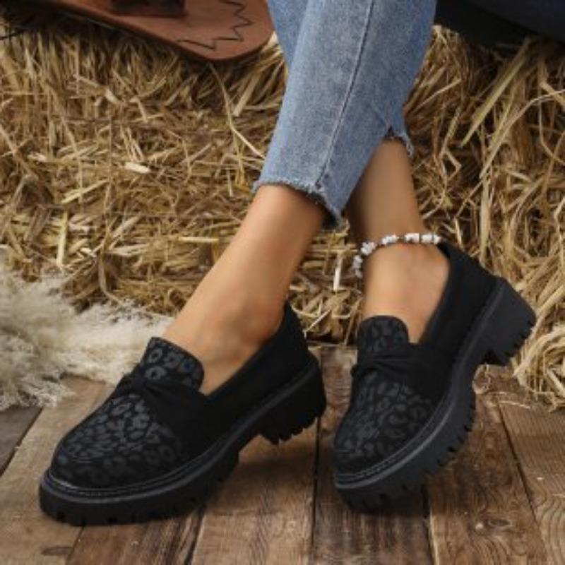 A New Style of Low-top Loafers and Large-sized Thick-soled Leather Shoes for Women