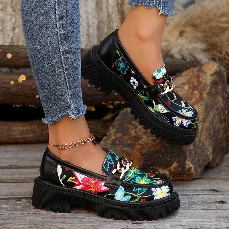2024 Hot Sale Shoes for Women Slip On Women's Pumps Autumn Round Toe Mixed Colors Metal Decoration Platform Fashion Loafers