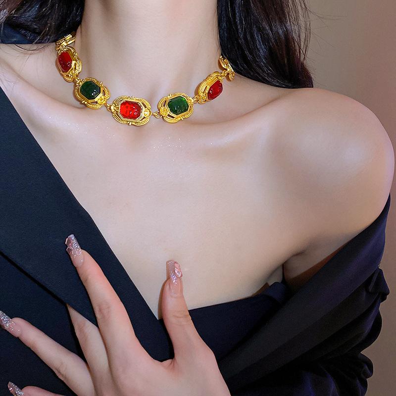 Multicolor Rhinestone Choker Necklaces Retro Style Heart Round Necklace Golden Copper Plated Necklace Party Wedding Zircon