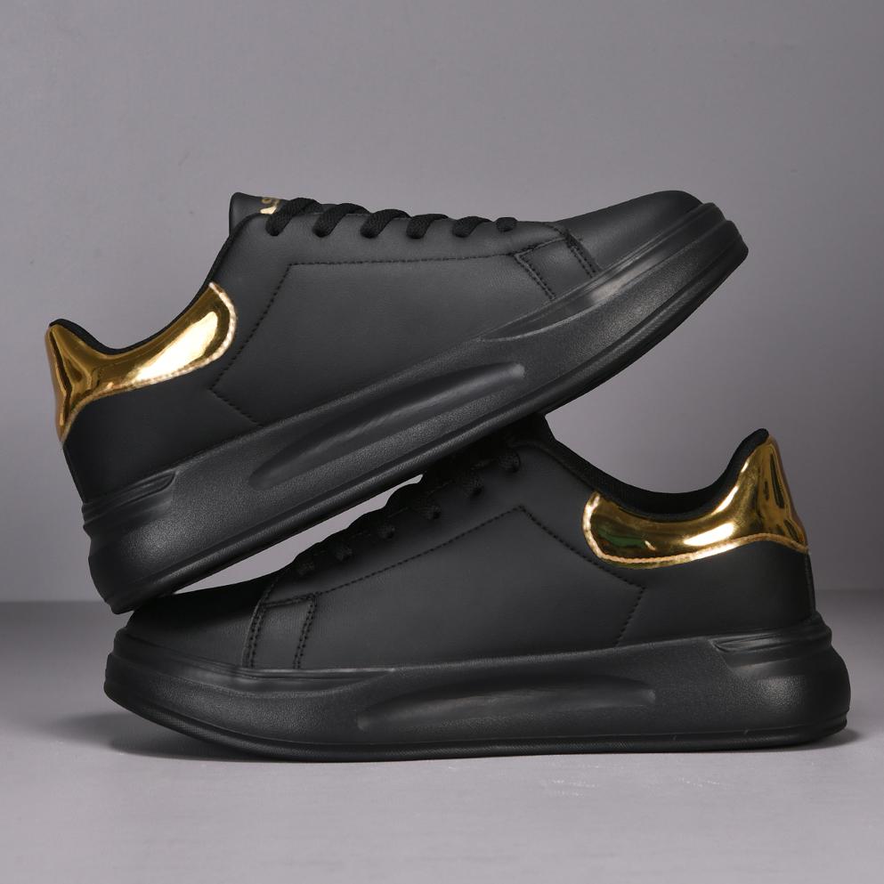 Black Sneakers for Men Lightweight Breathable Sports Casual Running Shoes for Teenagers Versatile Small Skateboard Shoes Women