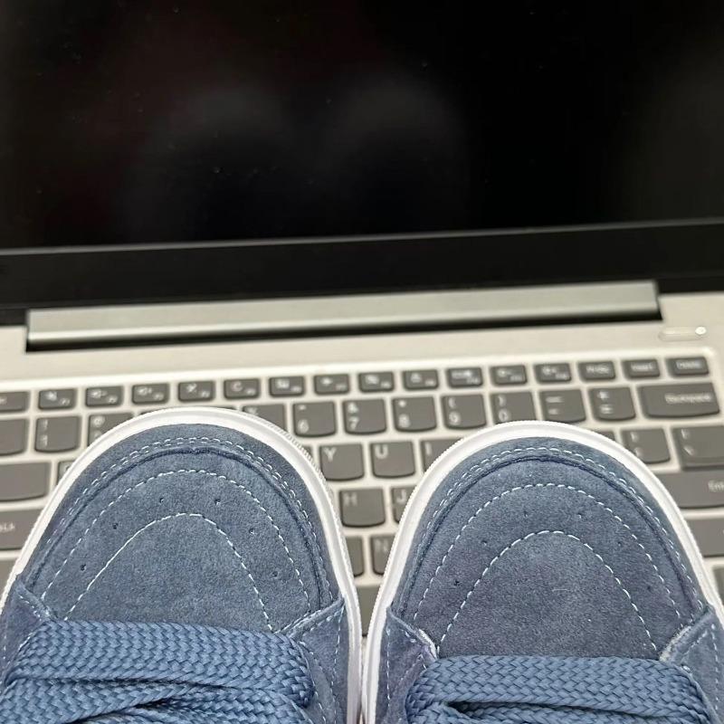 Niche Premium Flip Fur Retro Street Board Shoes for Men and Women, Summer New Dirt-resistant Casual Star Bread Shoes for Women