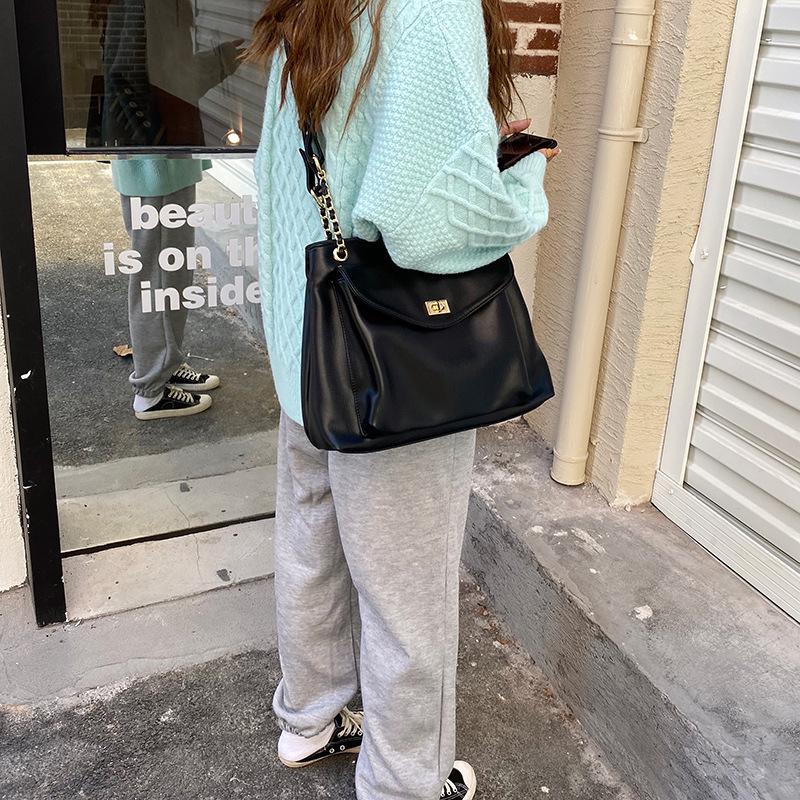 Classic Black Shoulder Bag Women's Versatile Retro Crossbody Square Bags New Large Capacity Textured Leather Flap Handbags