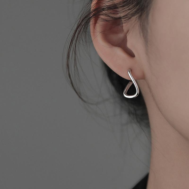 2025 New Korean Copper Color Hoop Earrings for Women Trend Vintage Geometric Irregular Dislocation Ear Studs Earring Zircon