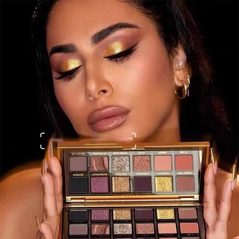 Christmas Eighteen Color Em Power Ed Eye Shadow Palette