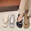 Flip-flops Women's Summer Wear Toe Sandals 2025 Spring New Internet Celebrity Rhinestone Flat Beach Shoes Ins Super Fire