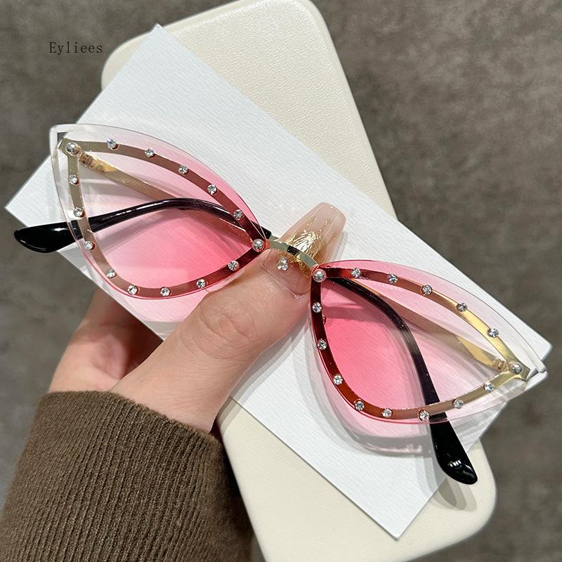 New Cat Eye Shaped Diamond Studded Sunglasses Personalized and Trendy Outdoor Sunglasses Sunscreen Party Metal Eyeglass Legs