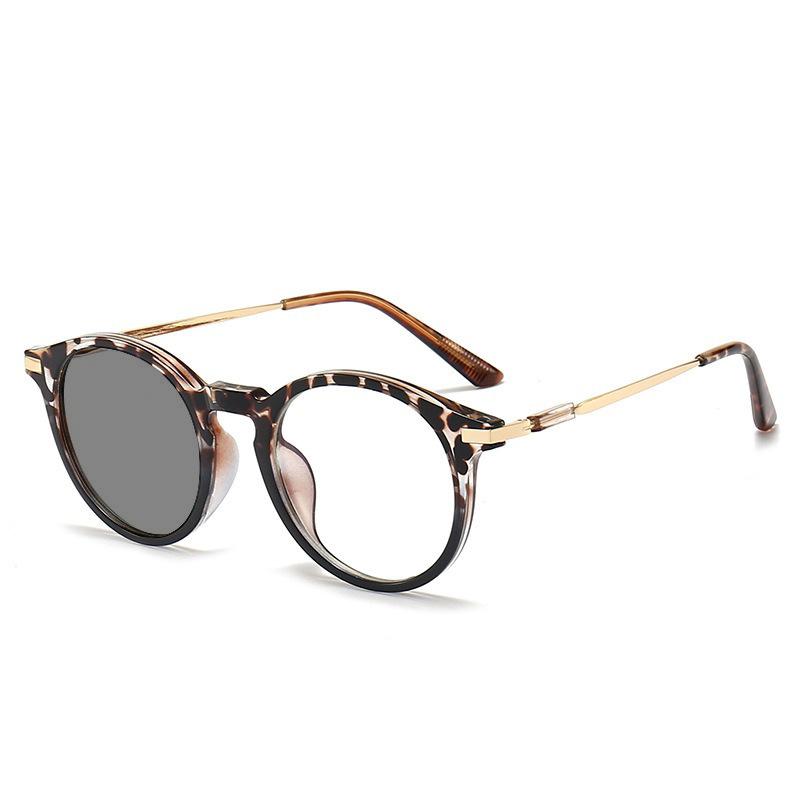 Elderly Ultra-light Anti-blue Photosensitive Gray Glasses Reading Glasses for Women Round Frame Retro Presbyopia Eyewear