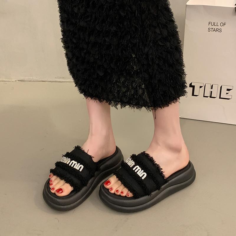 The New Popular Beautiful Cool Slippers Female Summer Wear Fairy Style Versatile with Skirt Thick-bottomed Beach Slippers