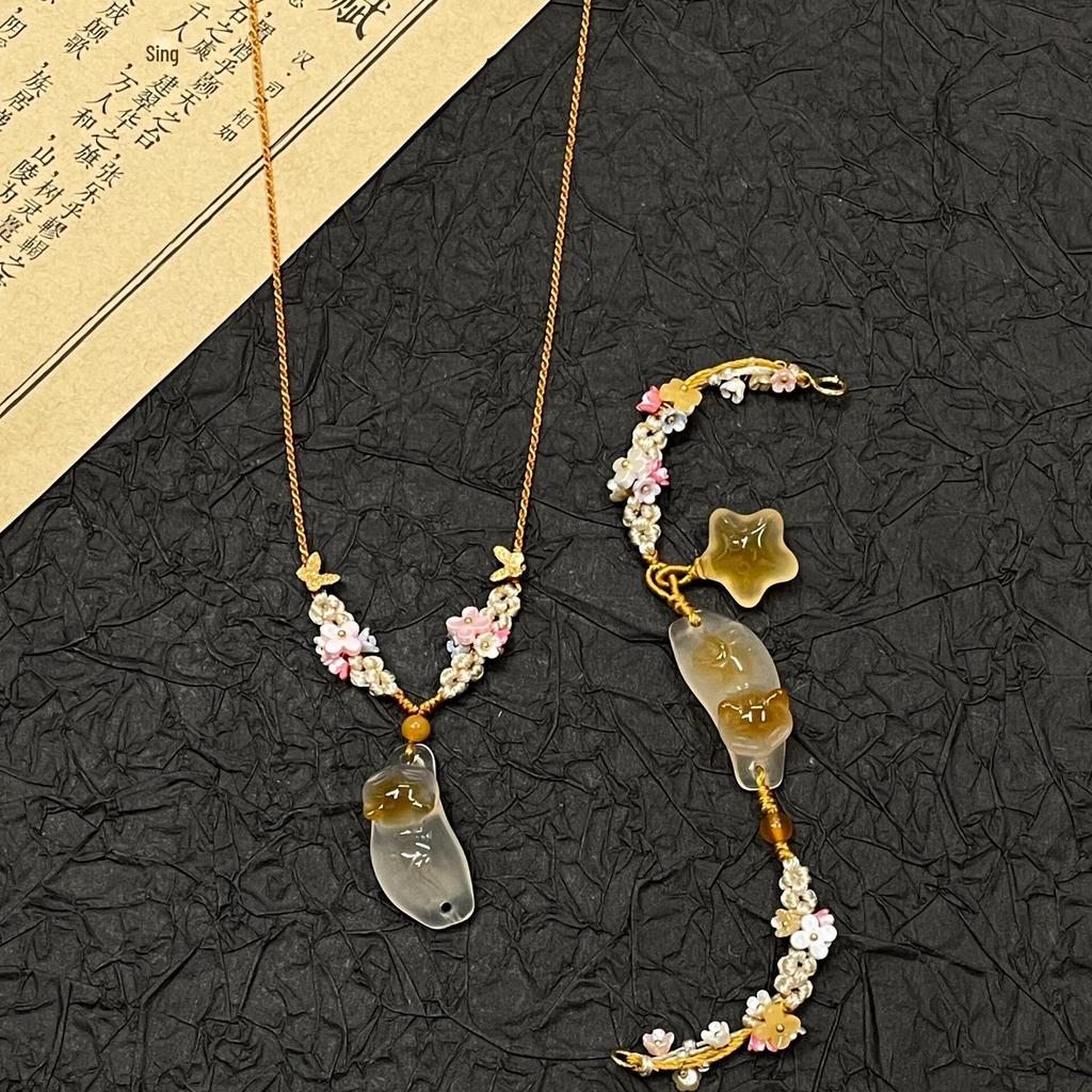 Chasing Autumn: Osmanthus Cat Star Woven Bracelet - Light Luxury Niche Accessory