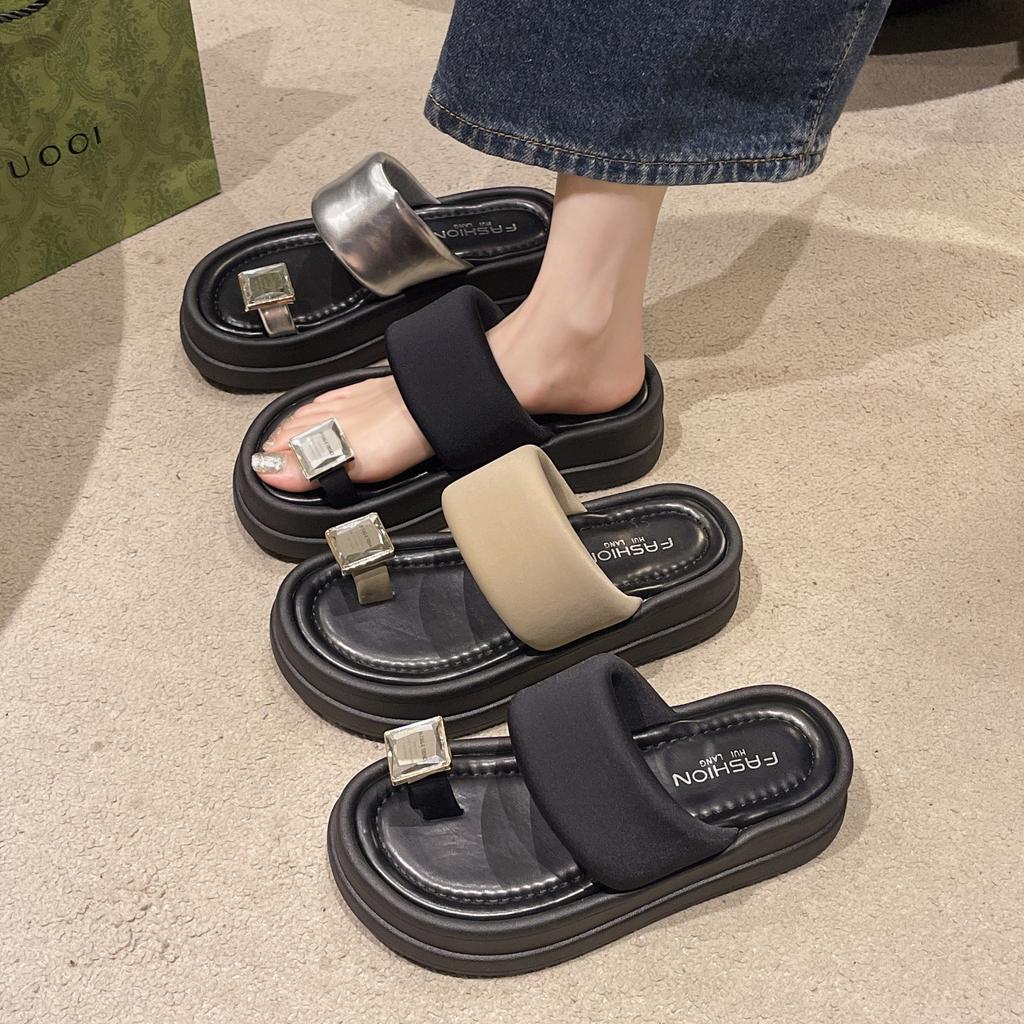 Lightweight Muffin Bottom Sandals for Women Summer Wear New Fashion All-in-one Network Red Thick Sole Non-slip Beach Flip-flops