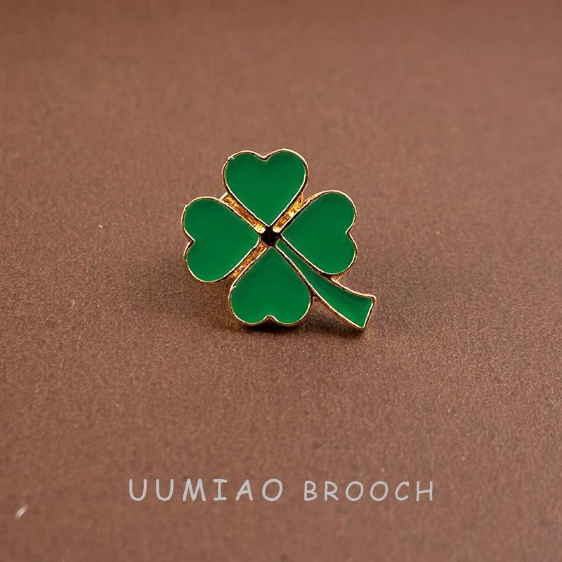 Versatile Four-Leaf Clover Alloy Brooch: Unisex Accessory for Clothing and Bags