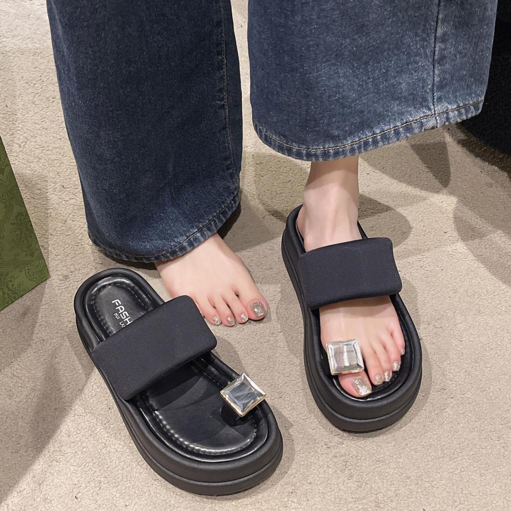 Lightweight Muffin Bottom Sandals for Women Summer Wear New Fashion All-in-one Network Red Thick Sole Non-slip Beach Flip-flops