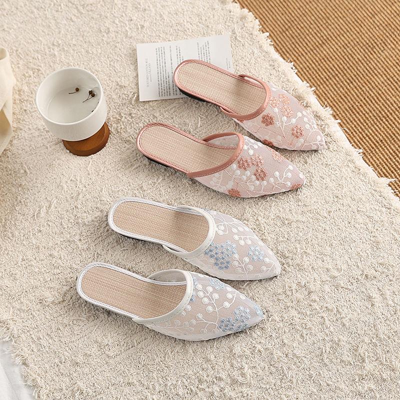 Embroidered New Retro Style Versatile Pointed Half Slippers