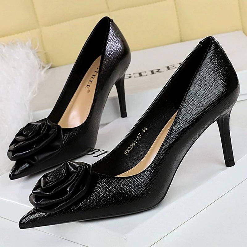 Fashion Women's 7 Cm 10 Cm Patent Leather Flowers Women Pumps Sexy Pointed Toe Thin Low Heels Wedding Elegant Party Shoes Zapatos Mujer