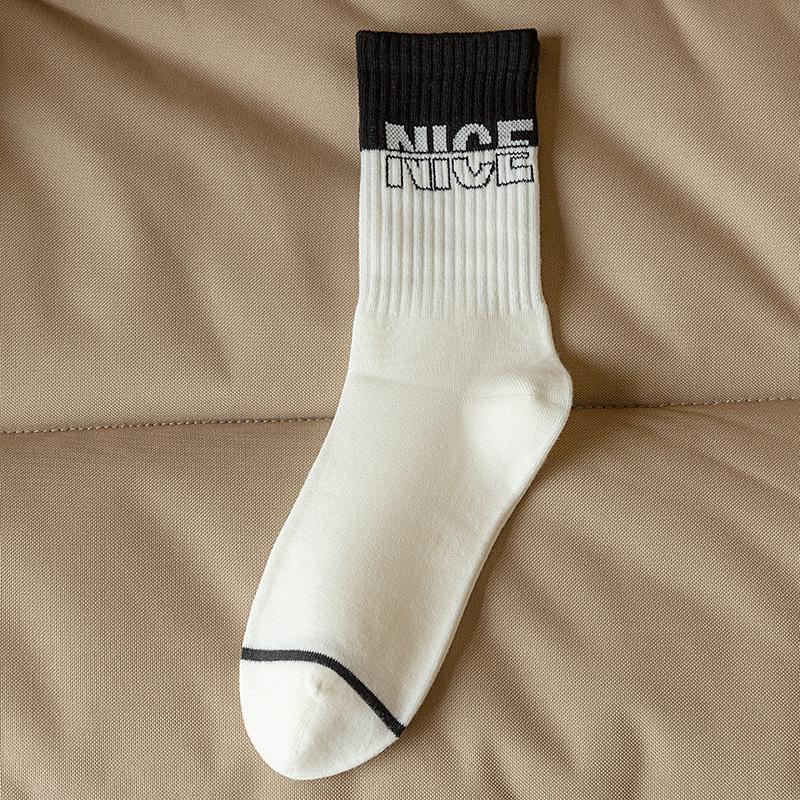 Men Autumn New Black and White Match Color Trend Letter Sports Sweat Absorption Breathable Boneless Tube Socks