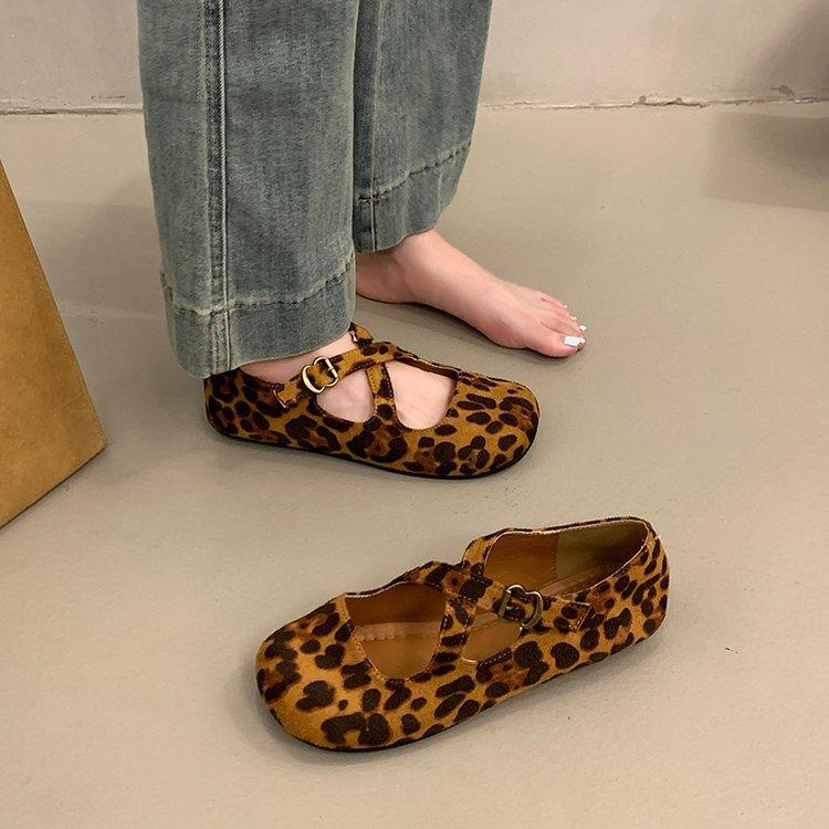 Shallow Single Shoes for Women In Spring and Autumn 2025 New French Retro Daily Red Single Shoes Flat-soled Soft-soled Doudou Shoes for Women