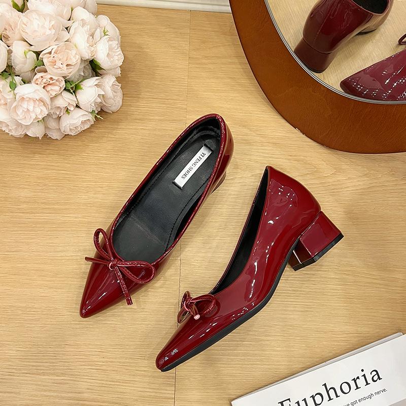 Pointed Small Man Bow Evening Evening Shoes 2025 New Soft Sole Gentle Thick Heel Patent Leather Inner Height Increase Single Shoes Women