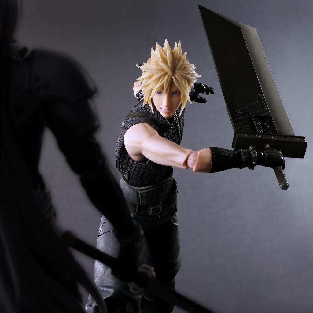 Final Fantasy VII Reverse Play Arts Kai Cloud Strife PVC Painted Movable Figure