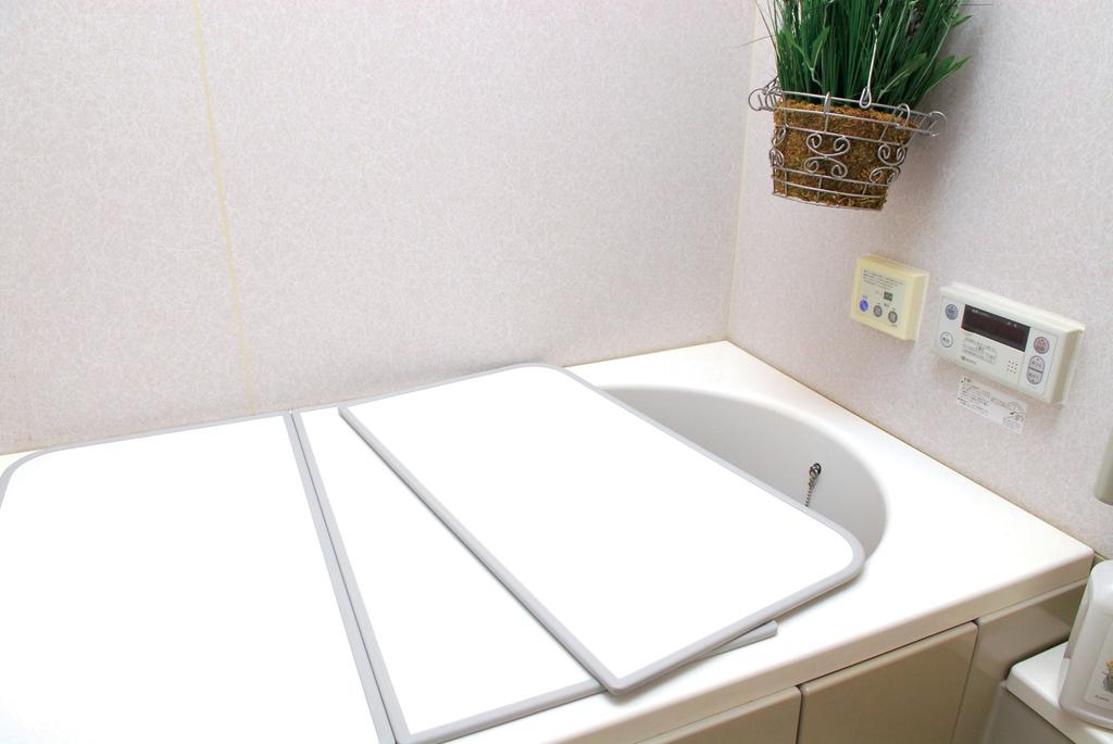 Topre Ag Antibacterial Aluminum Combination Bath Lid U11 68 X 108 Cm (3 Pieces) White/White