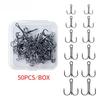 50 шт./Лот Набор тройных рыболовных крючков в коробке Высокоуглеродистая сталь Крючки с бородкой Рыболовные снасти Черный Рыболовный крючок Инструмент для рыболовных снастей