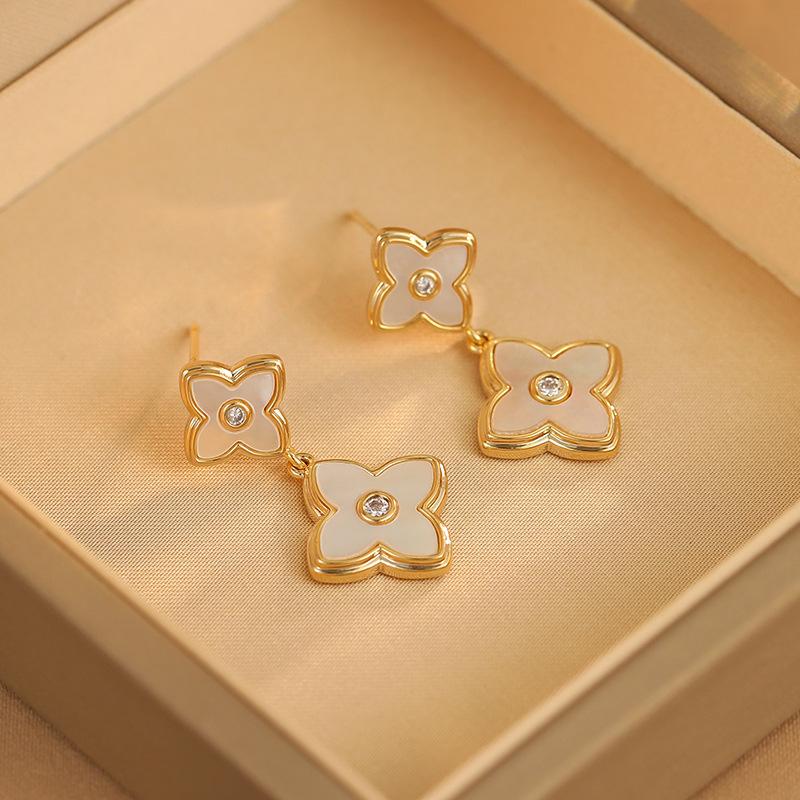 2024 Elegant Shell Four-leaf Flower Earrings S925 Silver Needle High-end Unique Design Fashionable and Versatile Earrings