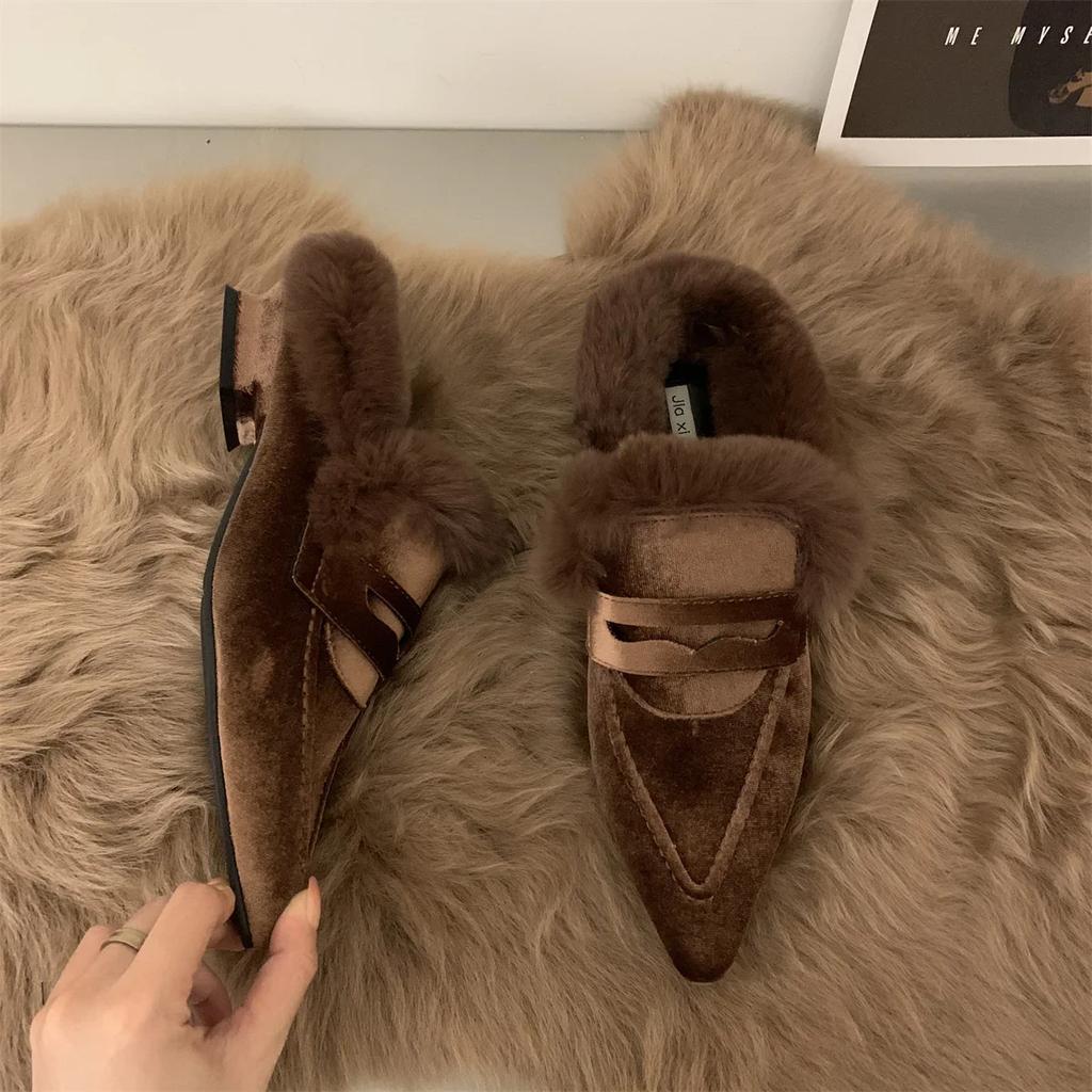 Women's Slippers Plush Flat Bottomed Mule Fashion Pointed Slippers Indoor and Outdoor Sexy Cotton Thermal Slippers Winter 2024