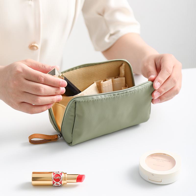 Trendy Portable Mini Cosmetic Bag for Women – Stylish Travel Makeup and Lipstick Storage
