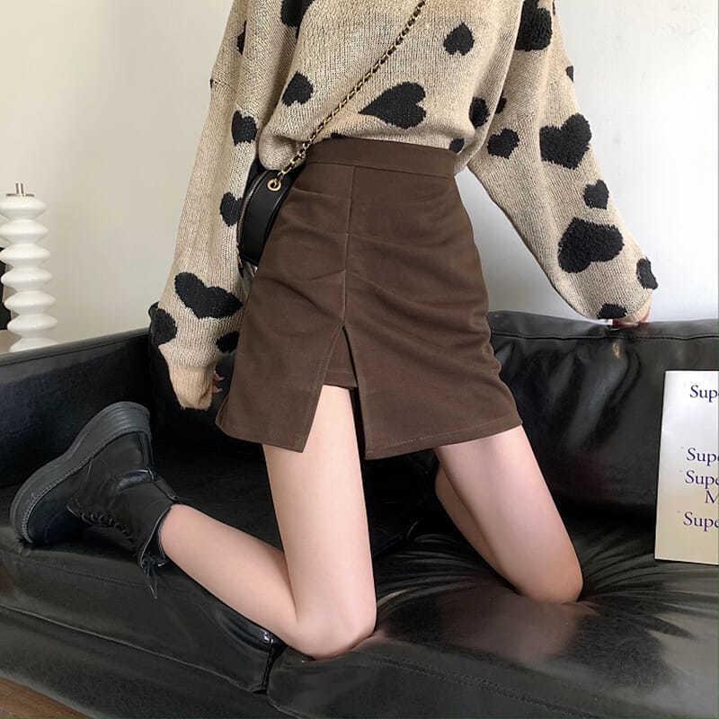 Autumn 2025 High-Waisted A-Line Mini Skirt: Fashionable Slit and Ruffled Design