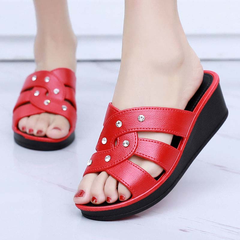 Женские тапочки на высоком каблуке. Летняя верхняя одежда. Домашние нескользящие тапочки с толстой подошвой. Летняя обувь для мам. Прохладные босоножки на танкетке с мягкой подошвой.