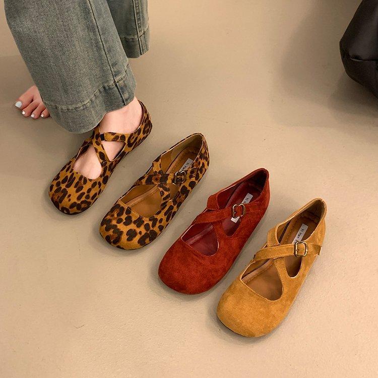 Shallow Single Shoes for Women In Spring and Autumn 2025 New French Retro Daily Red Single Shoes Flat-soled Soft-soled Doudou Shoes for Women