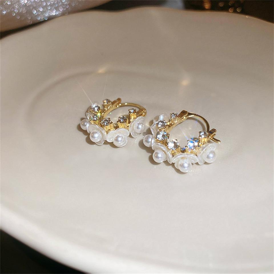 Korean Style Elegant Pearl Flower Earrings - Exquisite, Versatile, Retro Fashion for Women