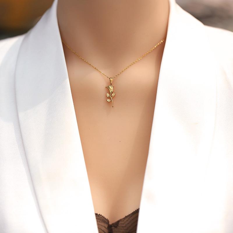 Rose Pendant Necklace: Sweet, Simple, Versatile Clavicle Chain In Trendy Titanium Steel.