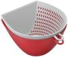 Миска-дуршлаг Akebono Sangyo, красная. Сделано в Японии. Быстро собирает и перемещает нарезанные продукты на разделочной доске, не рассыпая их. Пища не переливается через край, даже если