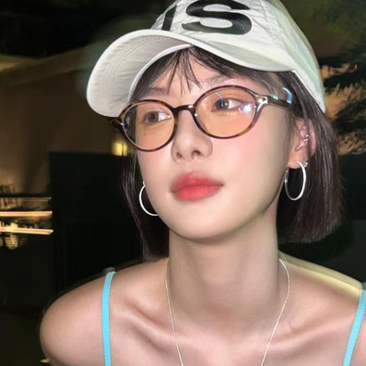 2023 Winter Ultra-Light Retro Round Leopard Print Anti-Blue Myopia Glasses