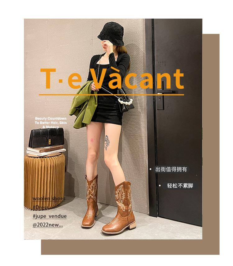 Western Cowboy Boots Retro Embroidered Knight Boots Women's 2025 New He Sui Same V-mouth Medium Boots Long Boots