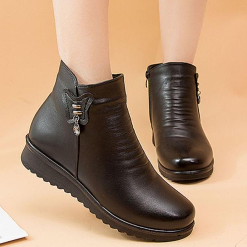 Winter Leather Boots for Mature Women Warm Cotton Shoes with Soft Non-Slip Thick Velvet-Lined Flat Ankle Boots Women's Shoes