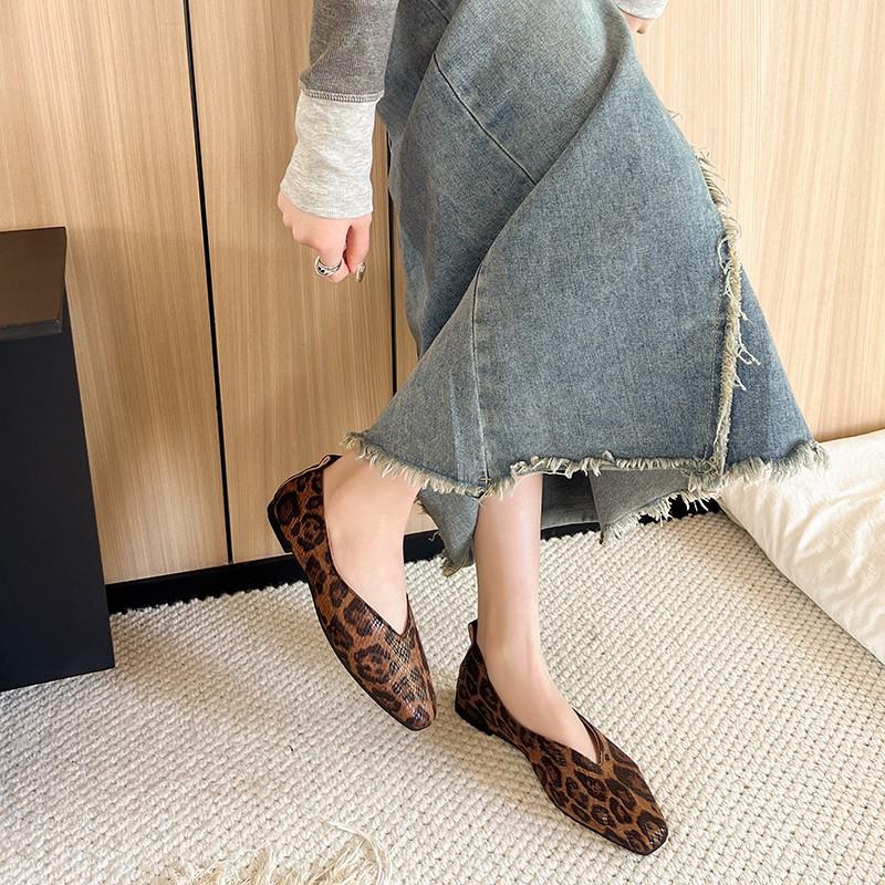 Fashion Leopard Women Flats Loafers Shoes Casual Shallow Women's Sandals Summer 2025 Fashion Sneakers Comfort New Walking Woman Shoes