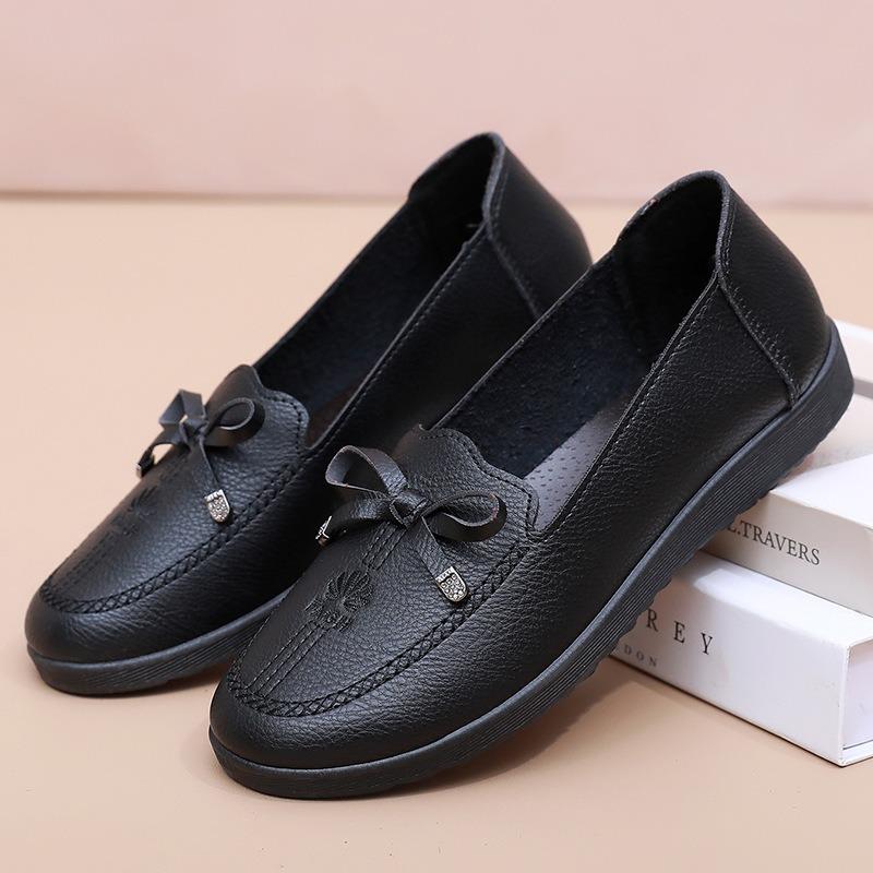 Spring Non-slip Elderly Flat Shoes Elderly Comfortable Single Shoes Soft-soled Shoes Leather Shoes Middle-aged and Elderly Women's Shoes
