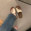 Корейская версия ретро шлепанцев с плоской подошвой и квадратным носком женская уличная обувь 2025 лето новая нишевая мода для города сандалии с открытым носком