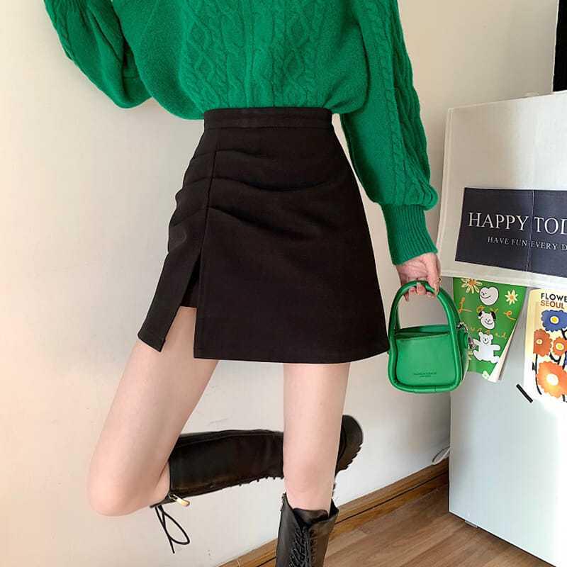 Autumn 2025 High-Waisted A-Line Mini Skirt: Fashionable Slit and Ruffled Design