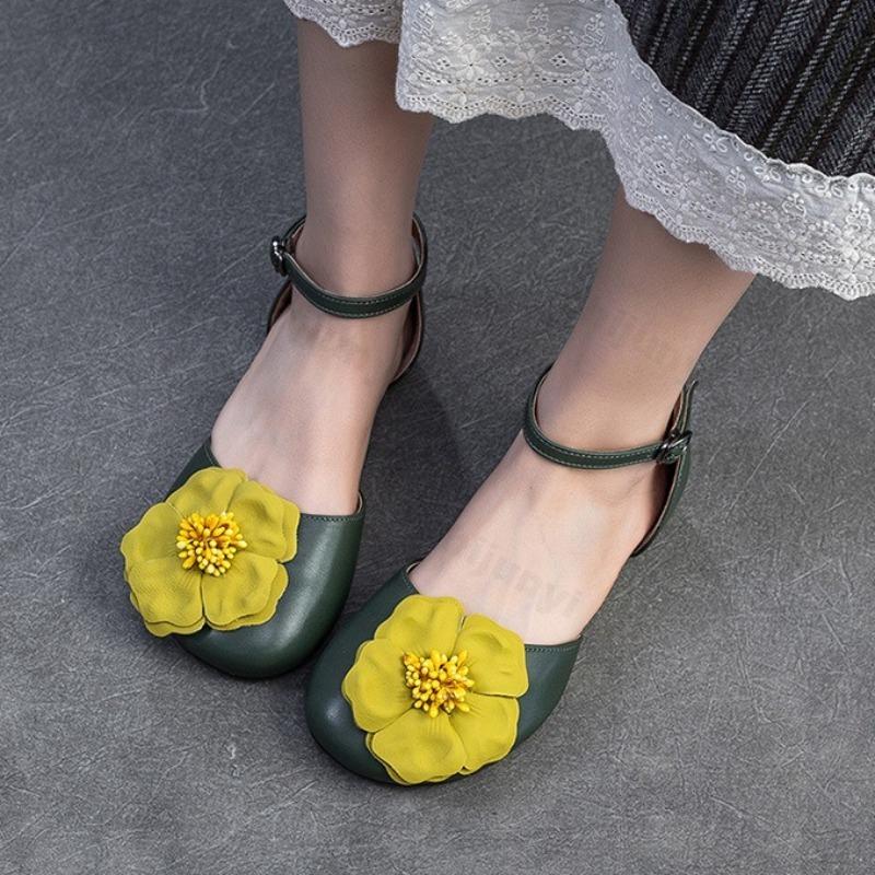 Fashion 2025 Summer New Elegant Flower Design Casual Flat Sandals for Women Retro Fashion Comfortable Versatile Flats Lightweight Pumps