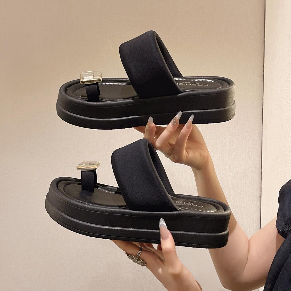 Lightweight Muffin Bottom Sandals for Women Summer Wear New Fashion All-in-one Network Red Thick Sole Non-slip Beach Flip-flops