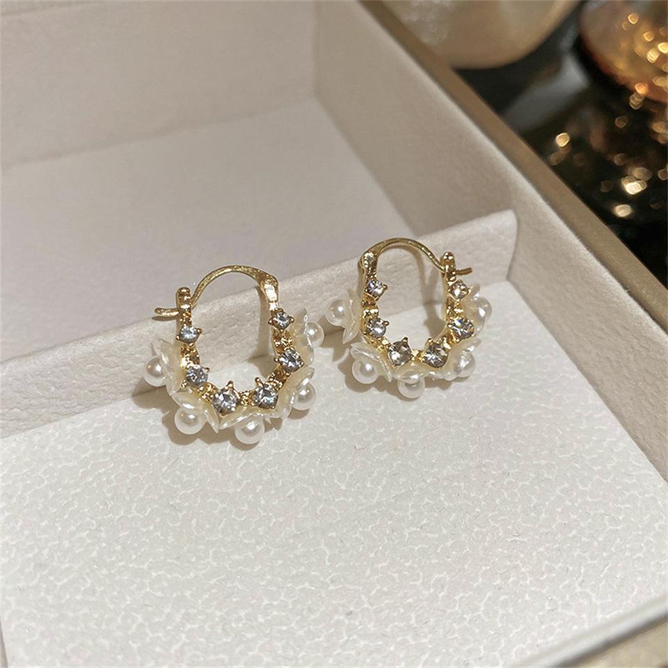 Korean Style Elegant Pearl Flower Earrings - Exquisite, Versatile, Retro Fashion for Women