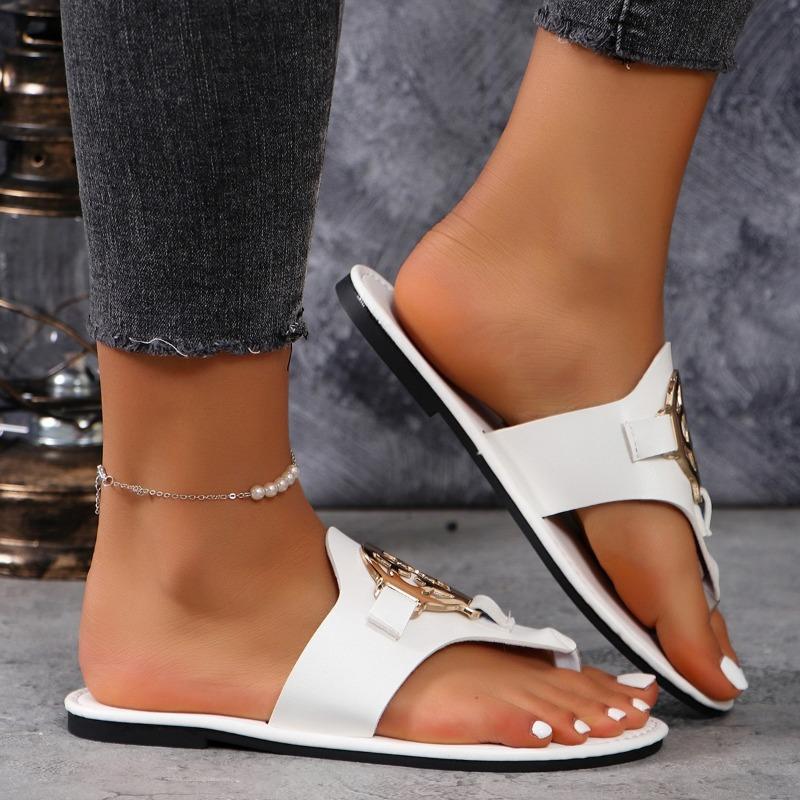 2024 Summer New Simple Metal Buckle Clip Flip-Flops Fashion Beach Plus Size Sandals Women Chaussure Femme