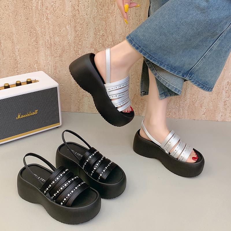 Muffin Height Increase 2025 Women's Sandals Small Summer Platform Rhinestone Roman Shoes Cool Slippers Vacation Outside European Station