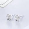 Chic Snowflake Earrings: Simple Japanese-Korean Style, Small & Exquisite, Perfect for Adding Personality & Elegance; Ideal Christmas Gift for Women.
