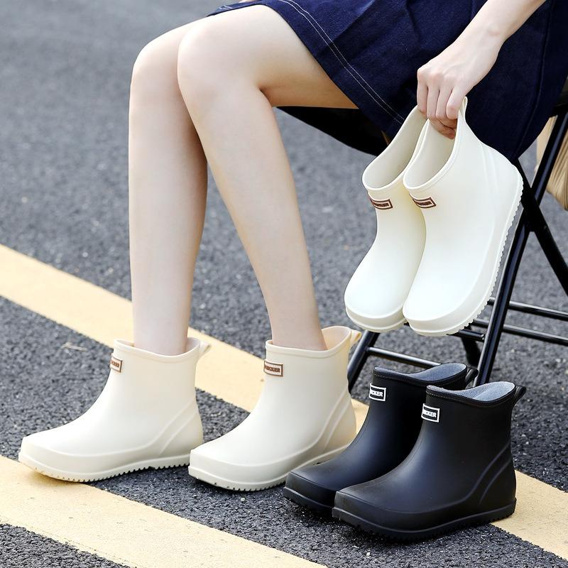 Women's Short Rain Shoes Simple Black Fashion Rain Boots Women's Wading Shoes Non-slip Versatile Rubber Shoes Warm Short Boots